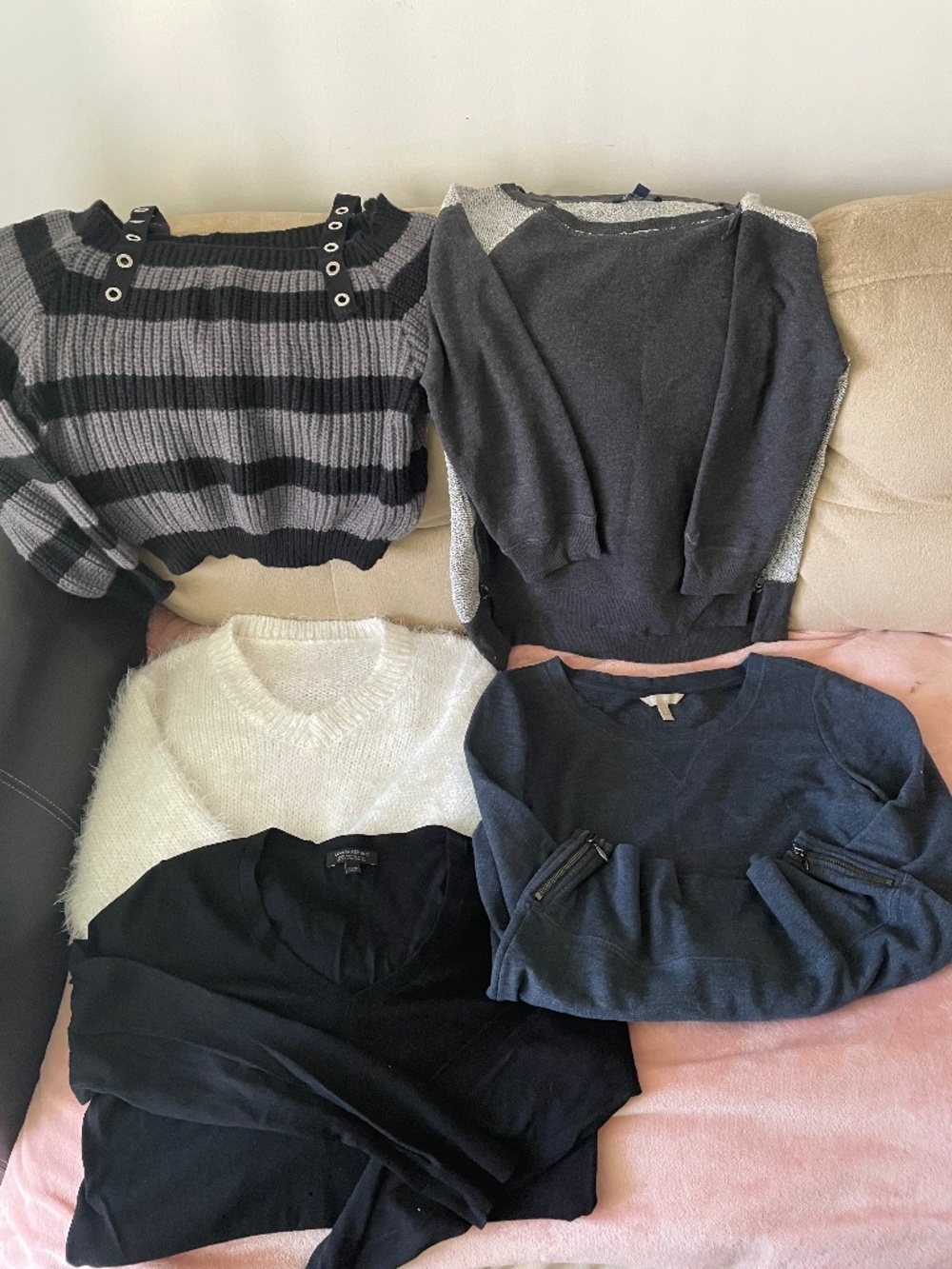 Large lot -6 pullovers and sweaters. Size M